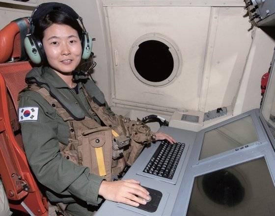 전술통제관 임은정 소령(사진)은 이날 초계 작전 지휘를 책임지는 임무지휘관 역할도 했다.