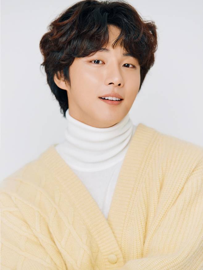 배우 윤시윤