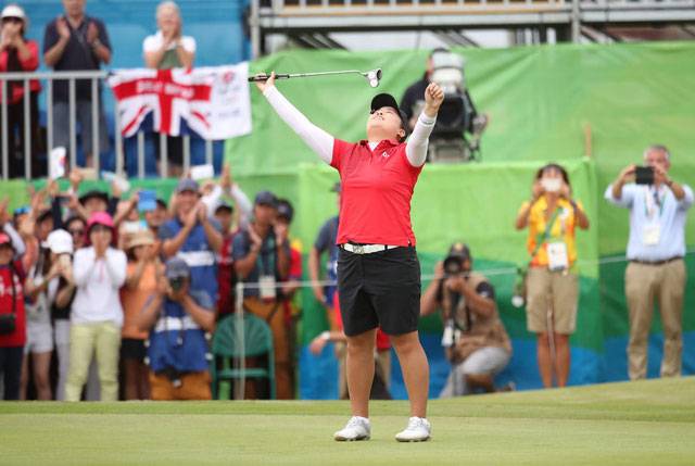 2016년 리우 올림픽에서 금메달을 차지하는 박인비