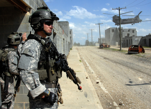 미군 특수부대원들이 중동을 배경으로 설정된 훈련장에서 시가지 훈련을 하고 있다. 세계일보 자료사진