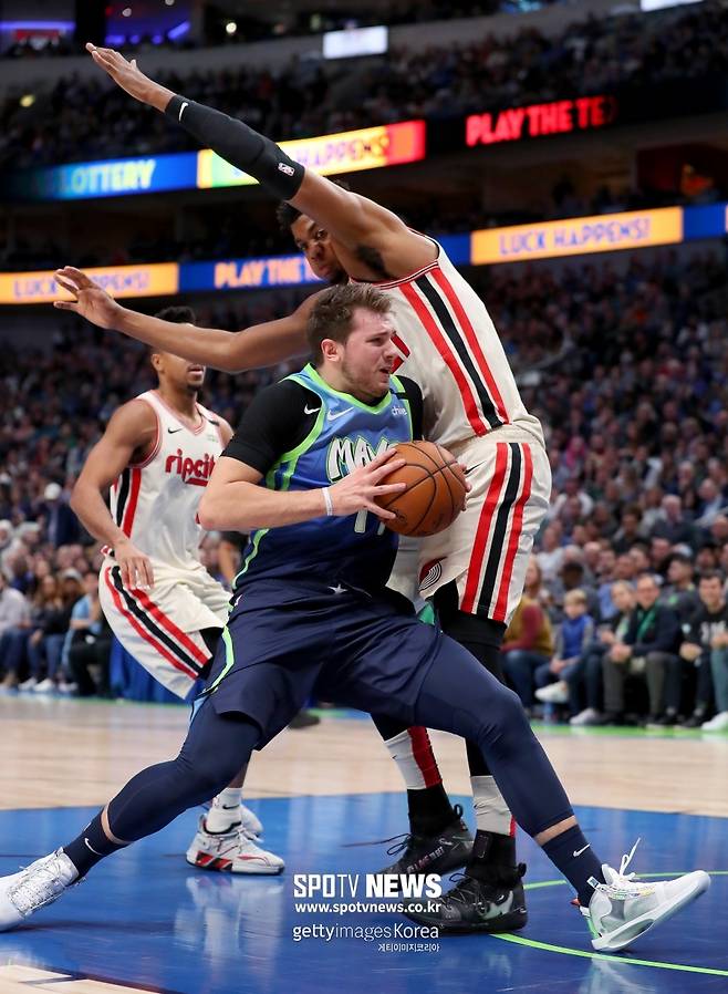 ▲ 돌파하는 루카 돈치치