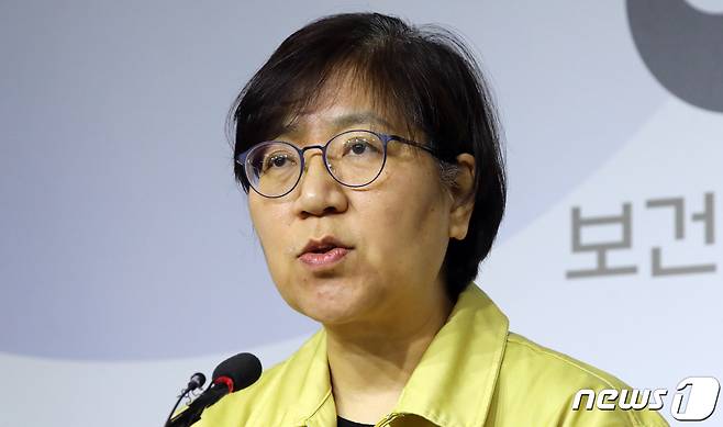 정은경 질병관리본부장이 30일 정부세종청사 보건복지부 브리핑실에서 신종 코로나바이러스 국내 발생현황 브리핑을 하고 있다. 질병관리본부는 신종 코로나바이러스 감염증 추가 확진 환자는 없다고 밝혔다. 이어 30일 오전 9시 기준으로 총 244명의 조사대상 유증상자에 대한 진단검사 결과 확진은 4명, 검사 음성으로 격리해제는 199명, 41명은 검사진행 중이라고 밝혔다. 2020.1.30/뉴스1 © News1 장수영 기자