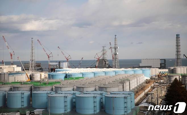 일본 후쿠시마 제1원자력발전소 부지 내의 방사성 오염수 탱크 <자료사진> © AFP=뉴스1