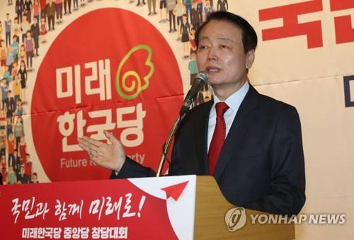 수락 연설하는 미래한국당 한선교 대표 (서울=연합뉴스) 김인철 기자 = 5일 오후 여의도 국회도서관에서 열린 미래한국당 중앙당 창당대회에서 신임 당 대표로 선출된 한선교 의원이 수락 연설을 하고 있다. 2020.2.5 yatoya@yna.co.kr