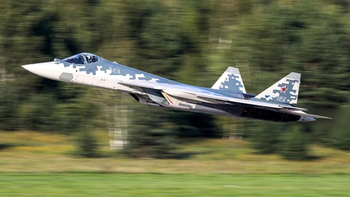 러시아의 Su-57 스텔스 전투기가 성능시험을 위해 이륙하고 있다. 게티이미지