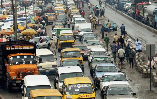 나이지리아 남부 라고스의 도로 모습. 심각한 교통 정체로 당국이 비상사태를 선포하기도 했다./러브월드