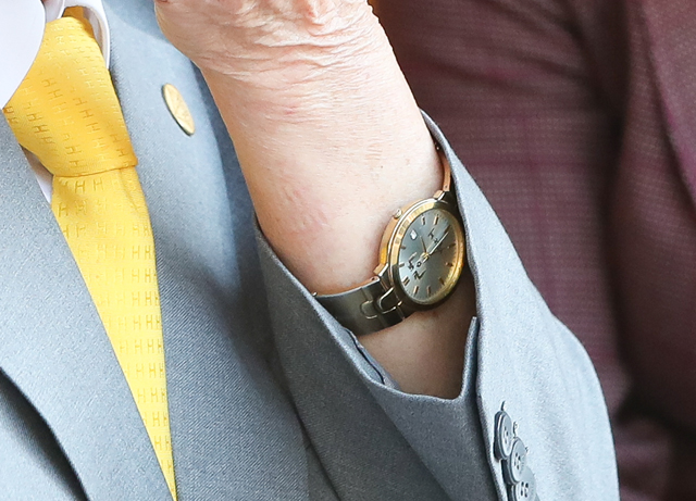 이만희 신천지예수교 증거장막성전 총회장이 박근혜 전 대통령의 명의가 새겨진 청와대 손목시계를 착용하고 있다. 뉴스1