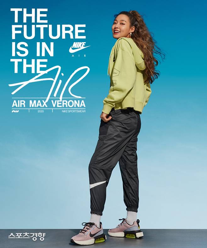 가수 겸 배우 설현 패션화보. 사진 나이키 코리아