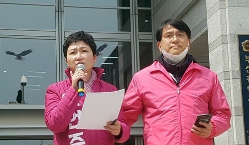 이언주 미래통합당 후보(왼쪽)와 남편인 최원재 경희대 의대 교수. 연합뉴스