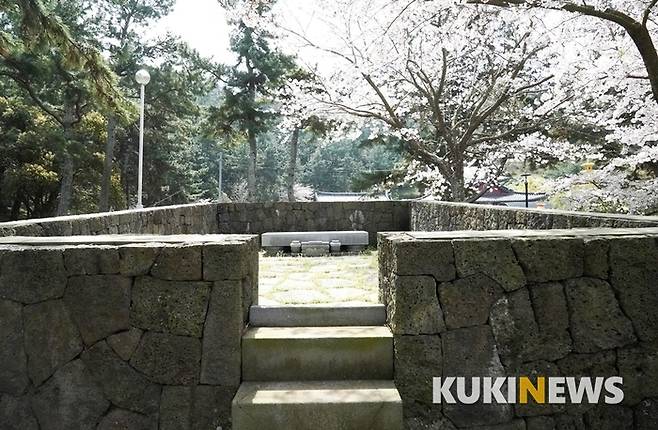 절집 앞 체육공원에 삼양동 마을에서 제사를 지내는 제단이 있다. 음력 7월 15일 백중날에 백중마을제를 지내며 주민들의 무사안녕을 기원한다.