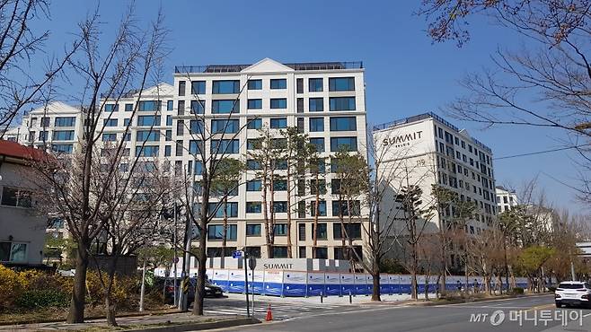 과천 푸르지오 써밋 대형 평형 단지 모습/사진= 박미주 기자