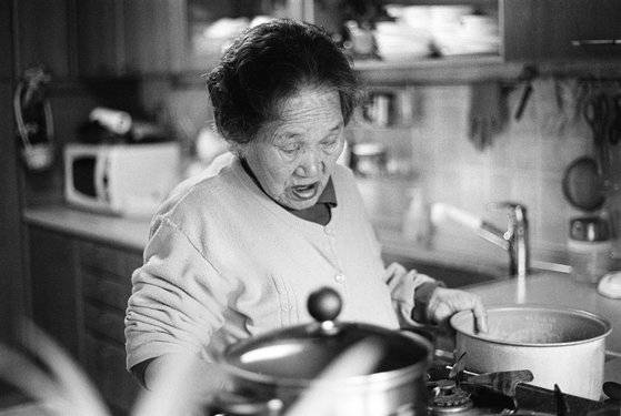 김선기 작가의 사진전 '나의 할머니, 오효순'