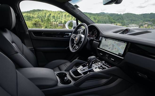 포르쉐 카이엔 쿠페 실내