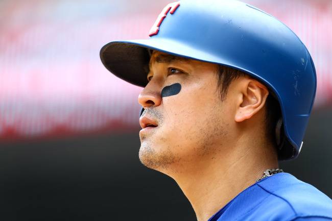 미국 프로야구 텍사스 레인저스 소속 추신수가 미네소타전에서 고개를 들고 있다. 연합뉴스