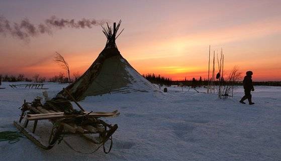 러시아 툰트라 북극권에 위치한 네네츠자치주 유민민족의 전통가옥 '츔'