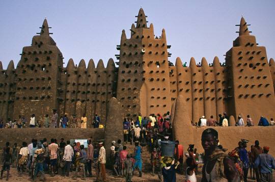 해마다 모두 모여 이 모스크를 고치는 것은 건축이 사회의 커다란 공동언어이기 때문이다. ⓒEsha Chiocchio