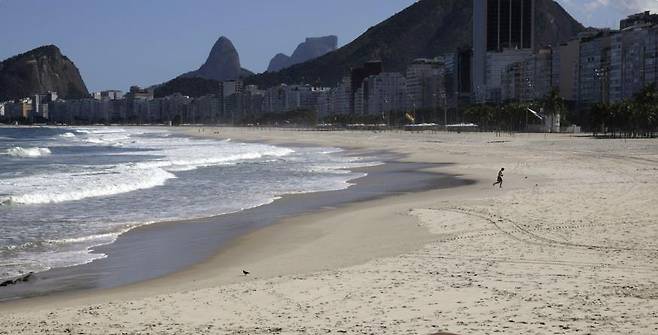 썰렁한 리우 해변 브라질에서 상파울루에 이어 코로나19 피해가 두 번째로 많이 보고되는 리우데자네이루 해변의 출입이 통제되고 있다. [국영 뉴스통신 아젠시아 브라질]