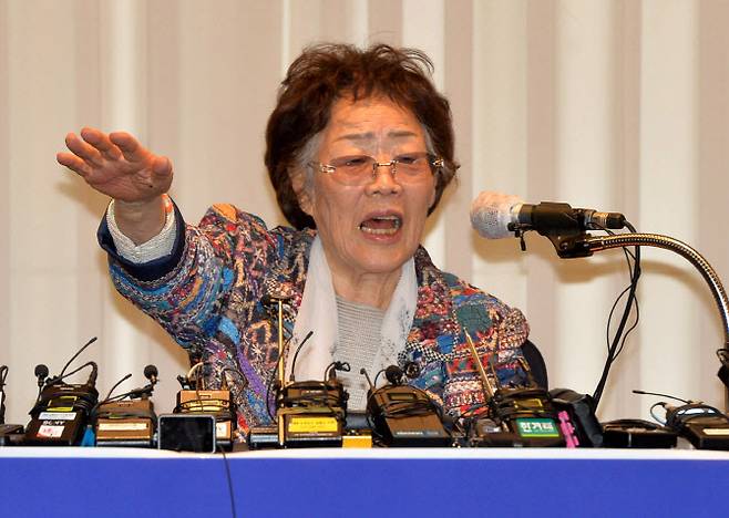 일본군 위안부 피해자 이용수(92) 할머니가 지난 25일 오후 대구 수성구 만촌동 인터불고 호텔에서 기자회견을 하고 있다 (사진=연합뉴스)