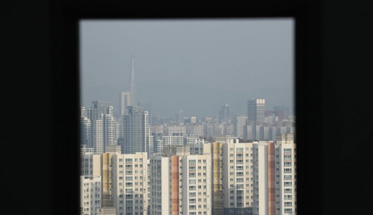 정부의 규제에도 서울에서 1년 반만에 청약 가점 만점자가 다시 등장했다. 서울 시내 아파트 단지 모습.<연합뉴스>