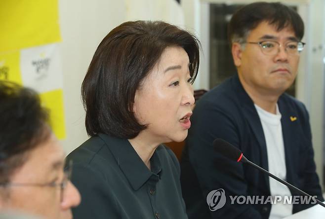 상무위 발언하는 심상정 (서울=연합뉴스) 진성철 기자 = 정의당 심상정 대표가 28일 국회에서 열린 상무위원회에서 발언하고 있다. 2020.5.28 zjin@yna.co.kr