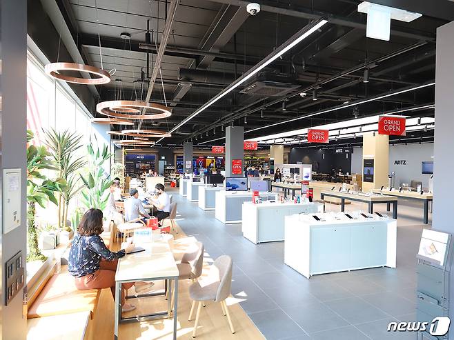 롯데하이마트 메가스토어 수원점 2층 © 뉴스1