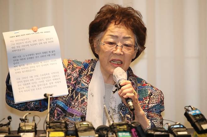 ▲ 일본군 위안부 피해자 이용수(92) 할머니가 지난달 25일 오후 대구 수성구 만촌동 인터불고 호텔에서 기자회견을 하고 있다. ⓒ연합뉴스