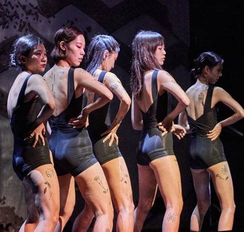 현대무용가 차진엽과 협업해 공연을 진행했다. (사진 = 인스턴트 타투)