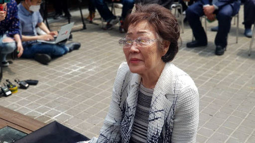 일본군 위안부 피해자 이용수 할머니가 현충일인 지난 6일 대구 희움역사관에서 열린 위안부 추모제에 참석하고 있다. 대구=연합뉴스