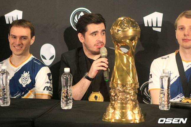 왼쪽부터 '퍽즈' 루카 페르코비치, '그랩즈' 파비안 로만 감독, '얀코스' 마르친 얀코프스키.