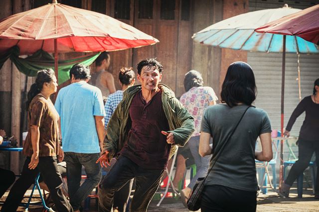 영화 '다만 악에서 구하소서'가 8월초 개봉하고 여름 기대작 '영웅'은 개봉이 연기됐다. CJ엔터테인먼트 제공