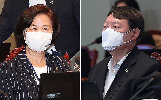추미애 법무부 장관과 윤석열 검찰총장이 22일 청와대 여민관에서 열린 제6차 공정사회 반부패정책협의회에 참석해 앉아 있다. 청와대 사진기자단