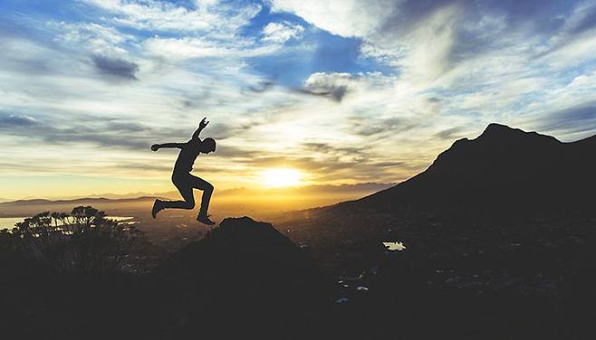 두려움에 지지 말자, 우리는 시대의 주인공이니까.