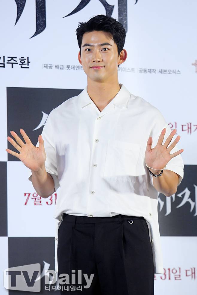 옥택연 비연예인 여자친구 2PM 열애 근황 군 복무 나이