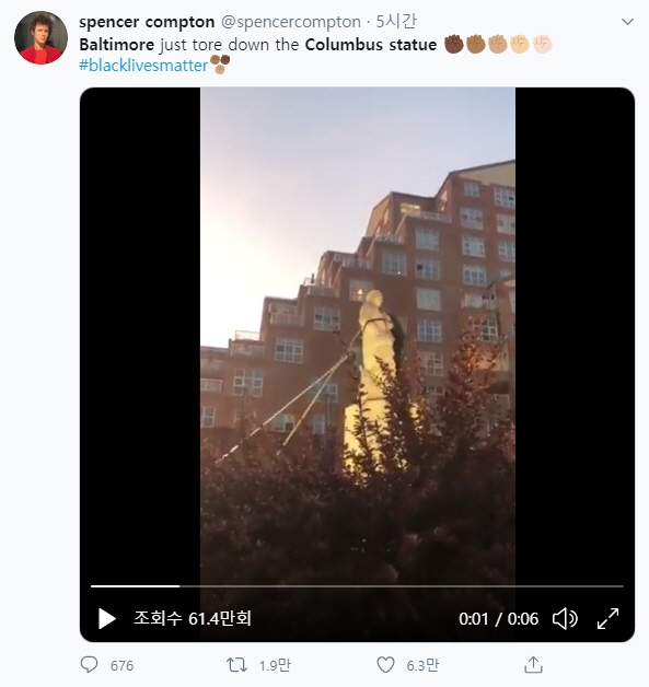 4일(현지시간) 볼티모어 시위대가 콜럼버스 동상을 밧줄로 묶어 넘어뜨리는 모습 [스펜서 컴프턴 트위터 캡처. 재판매 및 DB 금지]