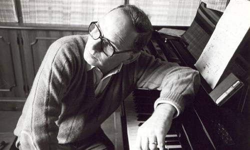 피아노 앞에서 포즈를 취한 고 엔니오 모리코네. 젊은 시절 찍은 것으로 추정된다. 미국영화예술과학아카데미(AMPAS) 제공, EPA연합뉴스