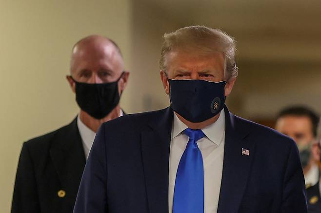 마스크 착용한 도널드 트럼프 미국 대통령 ⓒ 연합뉴스