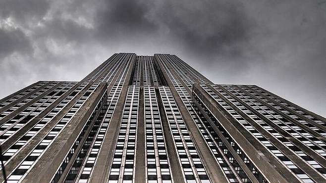 초고층빌딩은 화석연료 시대의 부동산 문제가 안고 있는 딜레마를 상징한다.