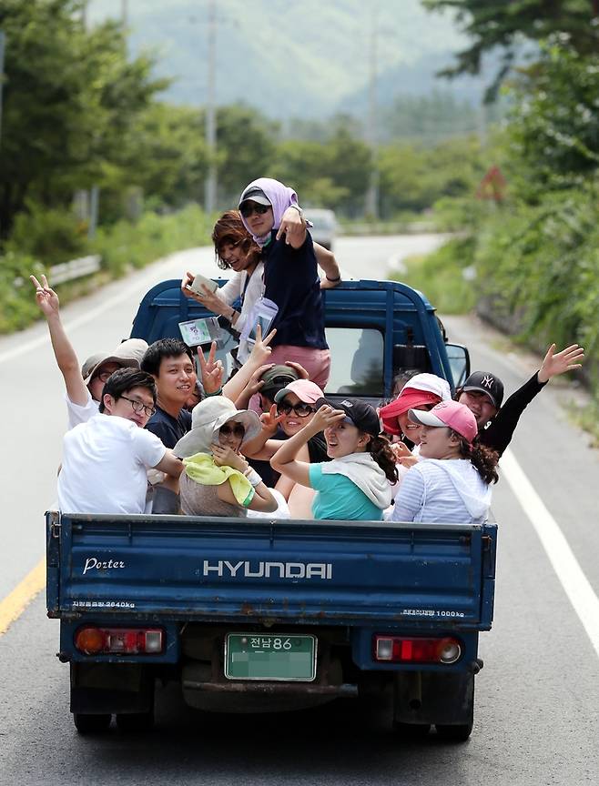 휴가철 봉사는 즐겁게. 2013년 전남 곡성 형민우 기자