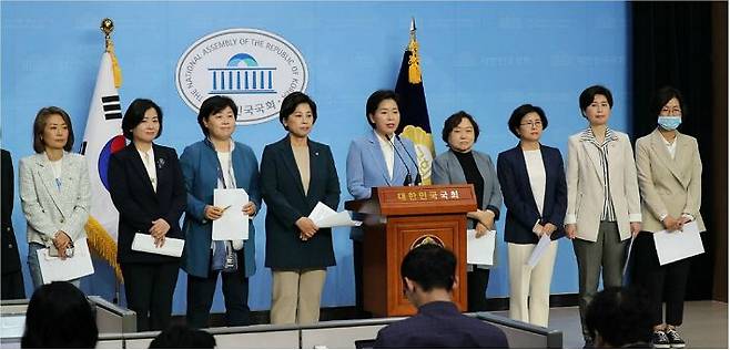 더불어민주당과 더불어시민당 여성 의원, 당선인들. (사진=연합뉴스)