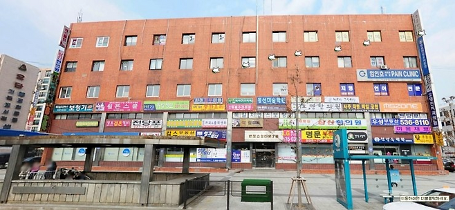 (고속터미널 파파상사가 있던 바로 반포쇼핑타운 7동 모습 (사진은 몇 년전 네이버 거리뷰에서 캡쳐))