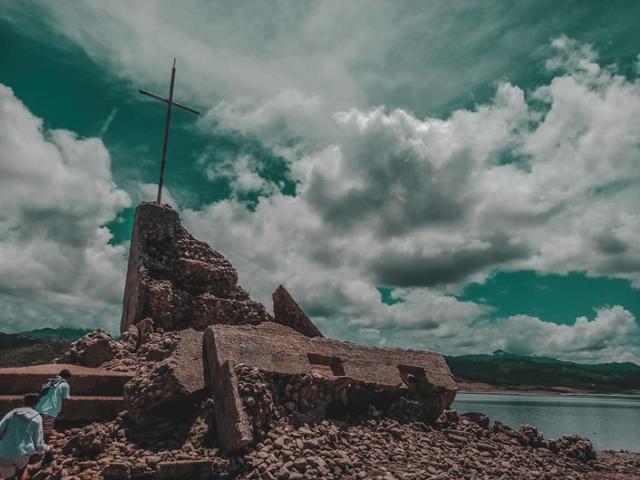 수몰된 지 50년만에 모습을 드러낸 필리핀 고대 도시 '올드 판타방안'의 아우구스티누스 성당. 에스콰이어 캡처