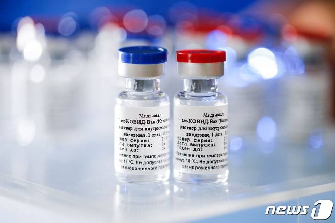 러시아 연구소가 개발한 신종 코로나바이러스 감염증(코로나19) 백신. © AFP=뉴스1