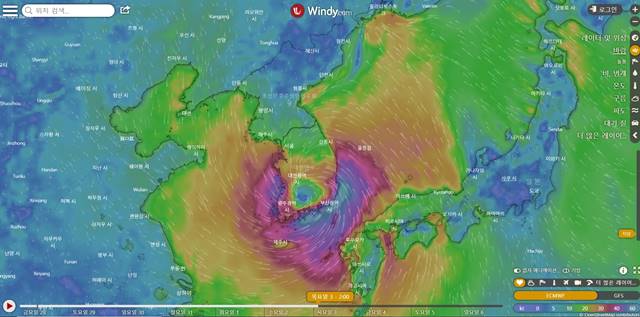 '윈디'가 예상한 9월3일 한반도 기상 상황. 태풍이 부산을 중심으로 한 남부지방에 상륙한 상태다./윈디 홈페이지 캡처