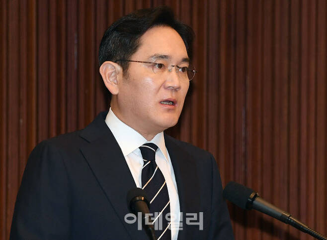 이재용 삼성전자 부회장이 지난 5월 6일 서울 서초구 삼성전자 서초사옥에서 경영권 승계 관련 대국민 기자회견을 하고 있다.