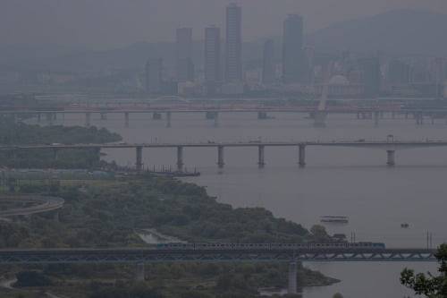 1일은 전국에 구름이 많은 가운데 남부 지방부터 태풍의 영향권에 들며 흐려지겠다. 사진=연합뉴스