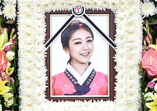 7일 오후 서울 성북구 고려대학교 안암병원 장례식장에 걸그룹 레이디스코드 故 리세(본명 권리세)의 빈소가 마련되고 있다. 2014.09.07. 뉴시스