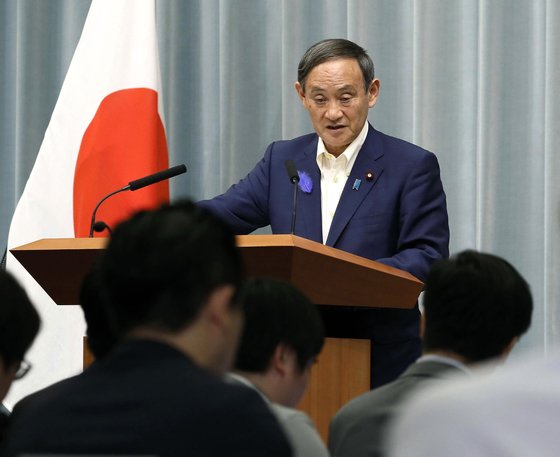 사의를 밝힌 아베 총리의 후임으로 유력하게 거론되는 스가 요시히데 일본 관방장관이 지난해 7월 9일 오전 한국에 대한 수출규제에 대해 철회 계획이 없다고 밝히고 있다.
