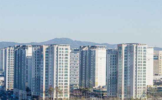 경기 성남 판교신도시 백현동 ‘알파리움1단지’는 지난 7월 말 전용 142㎡ 아파트가 서울 강남 시세 못잖은 24억8000만원에 거래되며 화제를 모았다. <최영재 기자>