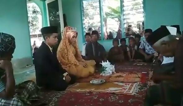 롬복섬 15세 소년·12세 소녀 '늦은 데이트' 때문에 결혼 [페이스북 Kumpulan Batur Lombok·재판매 및 DB 금지]