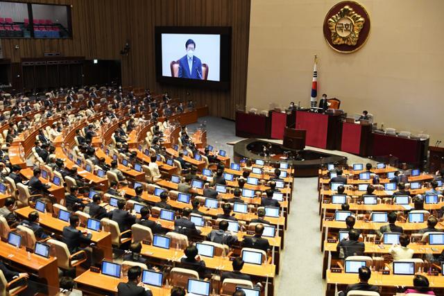 박병석 국회의장이 1일 국회 본회의장에서 열린 382회 정기국회 개원식에서 개원사를 하고 있다. 뉴시